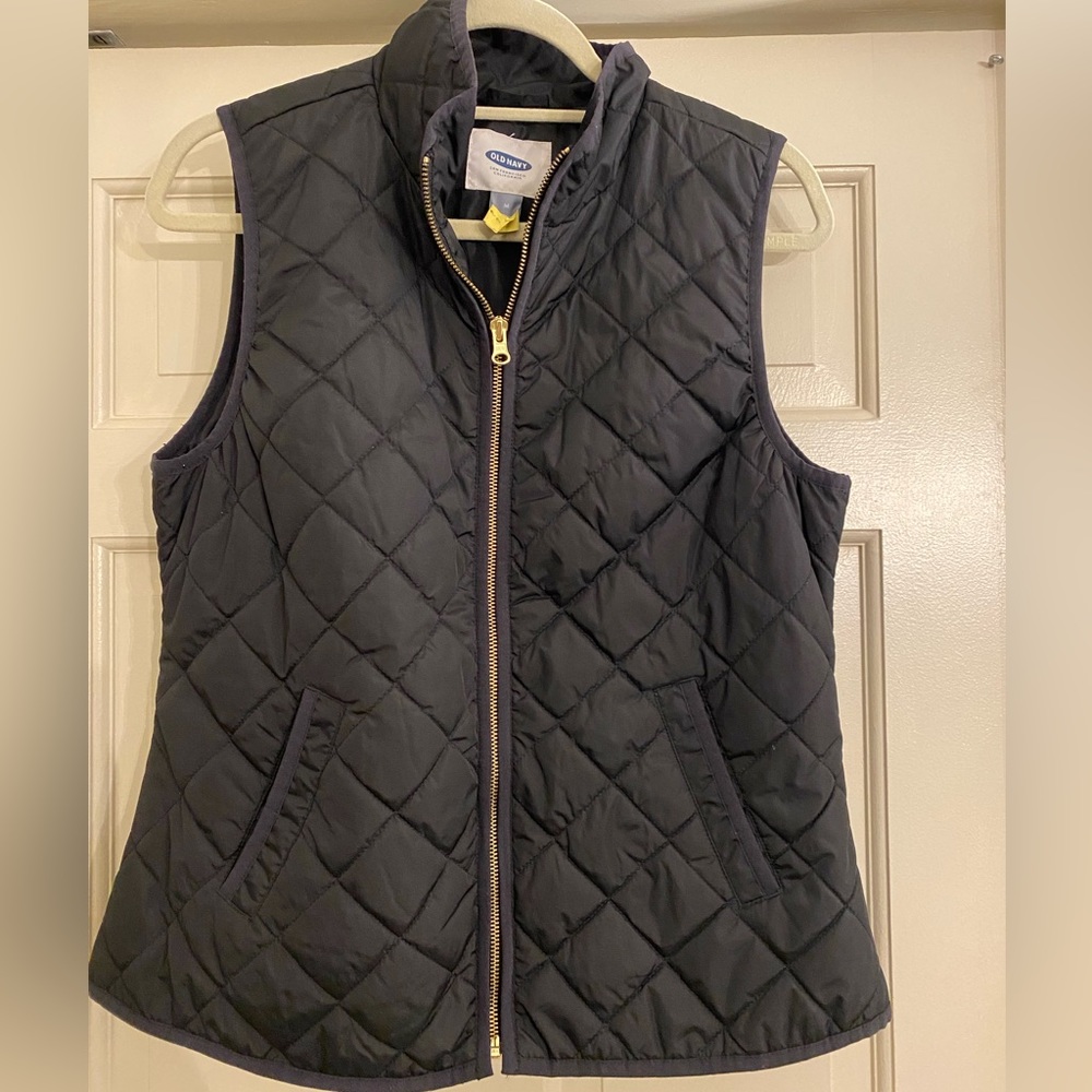 Old Navy Women’s Black Quilted Vest